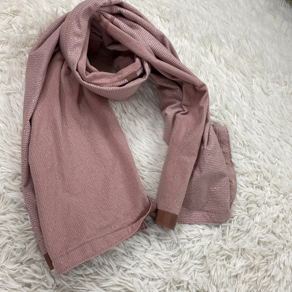 lululemon athletica Accessories - Lululemon Vinyasa Scarf *Rulu Magnetism Jacquard White Chalky Rose